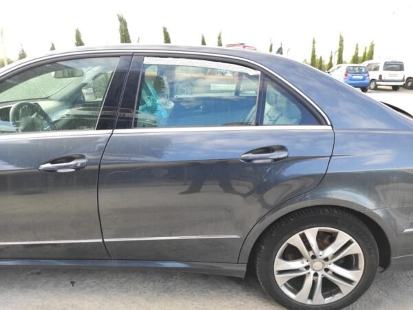 Puerta trasera izquierda Mercedes Benz Clase E (W212) E 220 CDI (170  cv) Automatico DPF