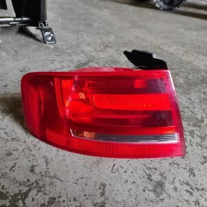 Piloto trasero izquierdo Audi A4 (B8 8K) 2.0 TDI (143 cv)