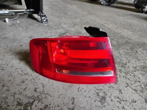 Piloto trasero izquierdo Audi A4 (B8 8K) 2.0 TDI (143 cv)