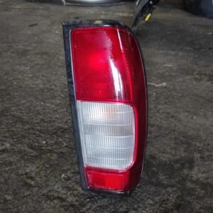 Piloto trasero derecho Nissan Pick UP (D22) 2.5 Di 2WD Double Cab (133 cv)