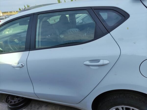 Puerta trasera izquierda Kia Cee'd II 1.4D 16V CRDi (90 cv)