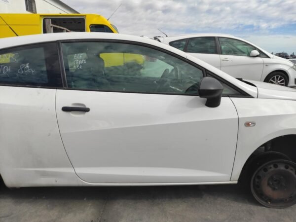 Puerta delantera derecha Seat Ibiza IV 1.4 TDI (80 CV)