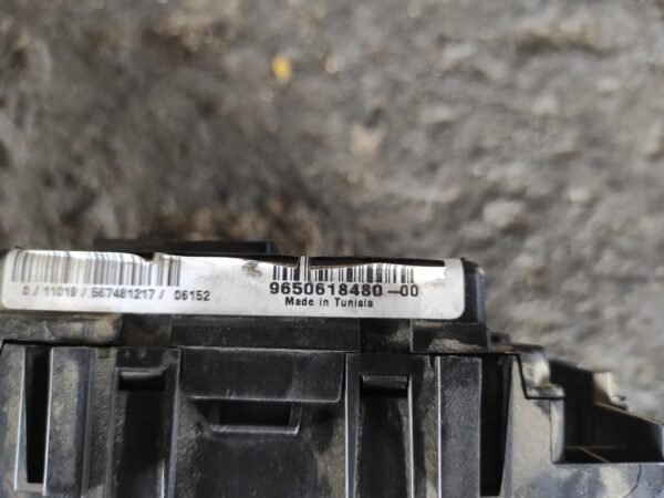 Caja de reles / fusibles Peugeot Partner 2.0 HDi (90 cv) - Imagen 2