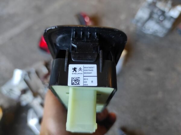Mando elevalunas delantero izquierdo Citroen C3 II 1.4 HDi (68 cv) - Imagen 3
