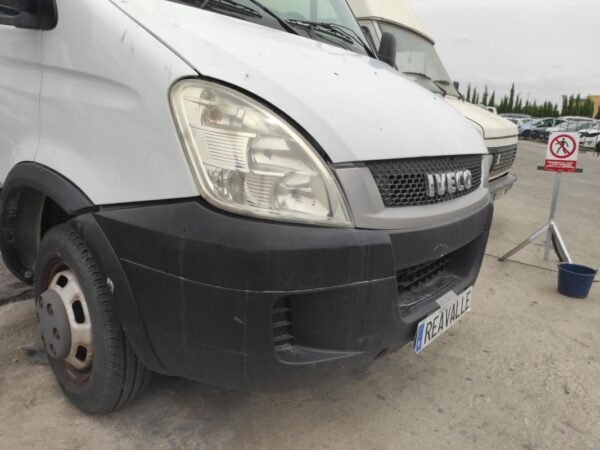 Paragolpe delantero Iveco Daily IV Caja/Chasis 35C12, 35S12 (116 cv) - Imagen 2