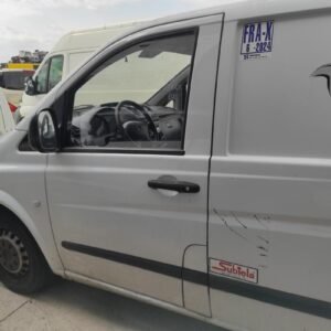 Puerta delantera izquierda Mercedes Benz Vito / Mixto Furgón (W639) 109 CDI (88 cv)