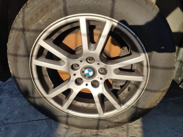 JUEGO DE 4 LLANTAS DE BMW X3 (E53) EN 17 PULGADAS, NO SE VENDEN POR SEPARADO, VALIDAS PARA VARIOS MODELOS DE BMW - Imagen 4