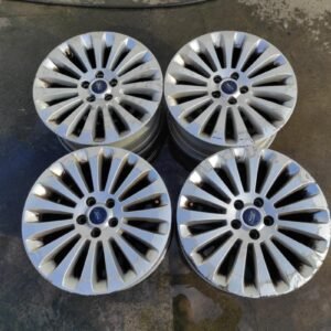 Llantas Ford Mondeo III Hatchback de 17 pulgadas. ET55. Con algún arañazo.