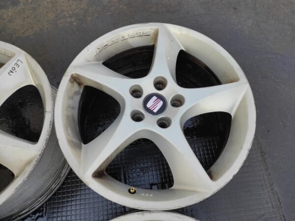 Llantas de 18 pulgadas Seat León FR. 7.5Jx18H2 ET51. Una para reparar, posibilidad de reparación 120€ adicionales. - Imagen 3