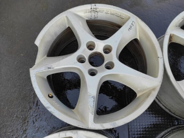 Llantas de 18 pulgadas Seat León FR. 7.5Jx18H2 ET51. Una para reparar, posibilidad de reparación 120€ adicionales. - Imagen 2