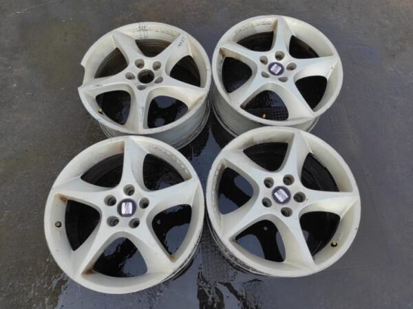 Llantas de 18 pulgadas Seat León FR. 7.5Jx18H2 ET51. Una para reparar, posibilidad de reparación 120€ adicionales.