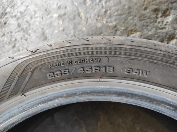 Juego de Neumáticos Goodyear 235/45R18. - Imagen 2