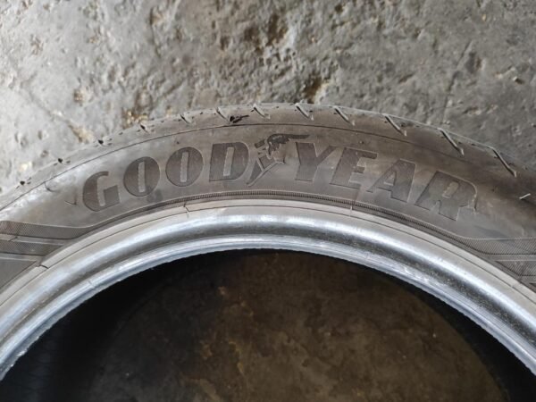 Juego de Neumáticos Goodyear 235/45R18. - Imagen 3