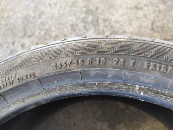 Juego de Neumáticos Gislaved 255/35R18, año 2022. - Imagen 2