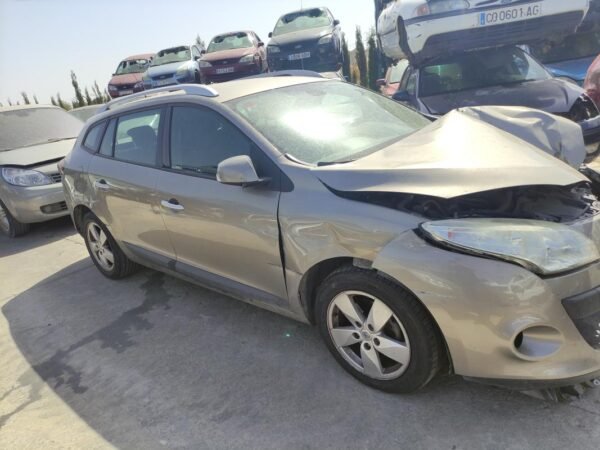 Despiece Renault Megane III Grandtour 1.5 DCI (106 CV) 2011 - Imagen 3
