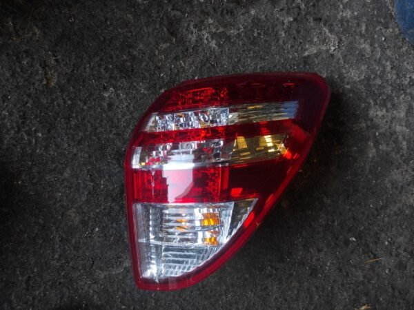 Piloto trasero derecho Toyota RAV 4 III 2.2 D-4D (150 cv)
