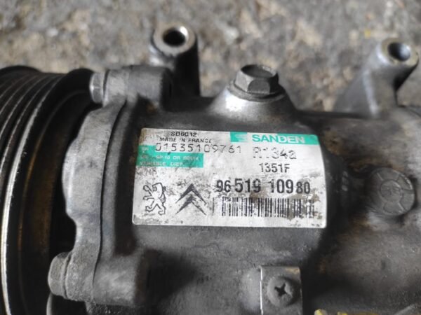 Compresor aire acondicionado Citroen C4 I Hatchback (Fase I, 2004) 1.6 HDi 16V (109 cv) - Imagen 4
