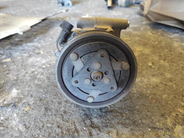Compresor aire acondicionado Ford Transit Furgón (FA_ _) 2.2 DI (FAE_,FAF_,FAG) (86 cv) - Imagen 3
