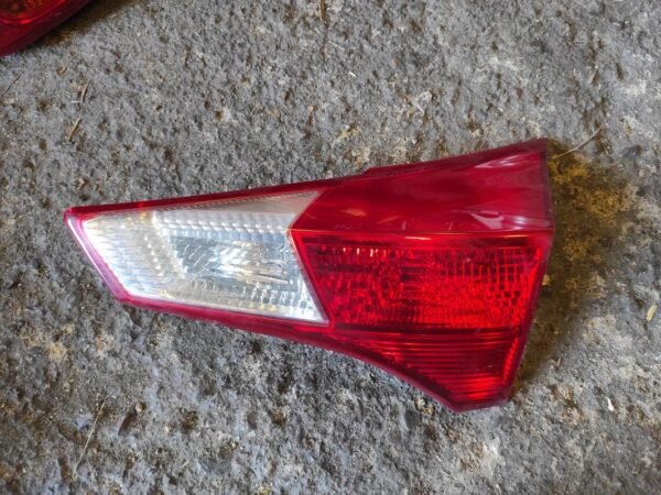 Piloto trasero derecho Toyota RAV 4 IV 2.0 D-4D (124 cv)