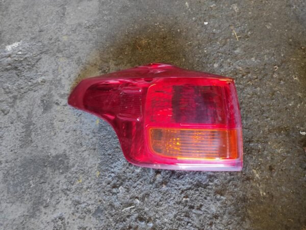 Piloto trasero izquierdo Toyota RAV 4 IV 2.0 D-4D (124 cv)