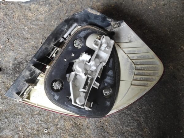 Piloto trasero izquierdo Bmw Serie 1 (E81) 116d (116 cv) - Imagen 2