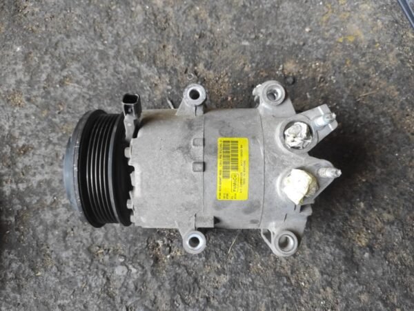 Compresor aire acondicionado Ford Focus III Wagon 1.6 TDCi (115 cv) - Imagen 2