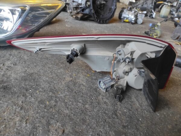 Piloto trasero derecho Ford Focus III Wagon 1.6 TDCi (115 cv) - Imagen 2