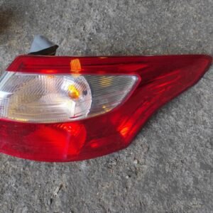 Piloto trasero derecho Ford Focus III Wagon 1.6 TDCi (115 cv)