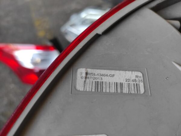 Piloto trasero derecho Ford Focus III Wagon 1.6 TDCi (115 cv) - Imagen 3