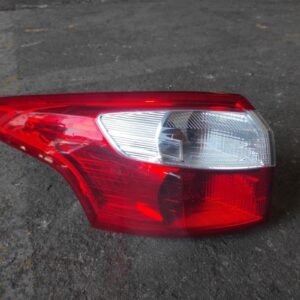 Piloto trasero izquierdo Ford Focus III Wagon 1.6 TDCi (115 cv)