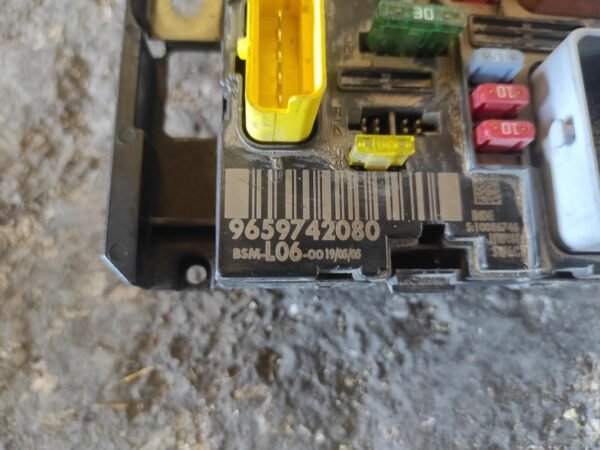 Caja de reles / fusibles Peugeot 307 1.6 HDi (110) - Imagen 2