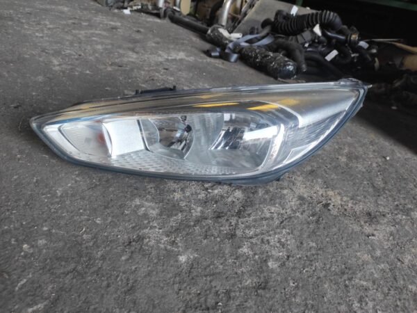 Faro izquierdo Ford Focus III Wagon (Versión 2014) 1.5 TDCi (120 cv) S&S