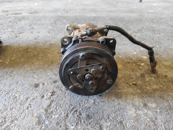 Compresor aire acondicionado Peugeot Partner 1.9 D (69 cv) - Imagen 2