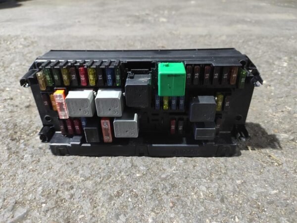 Caja de reles / fusibles Mercedes Benz Clase E (W212) E 250 CDI (204  cv) Automatico DPF - Imagen 2