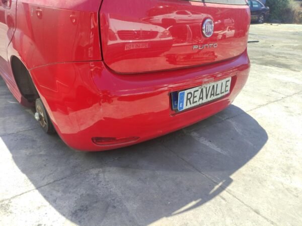 Paragolpe trasero Fiat Punto (2012 - Evo Versión) 1.2 (67cv) - Imagen 3