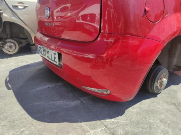 Paragolpe trasero Fiat Punto (2012 - Evo Versión) 1.2 (67cv) - Imagen 2