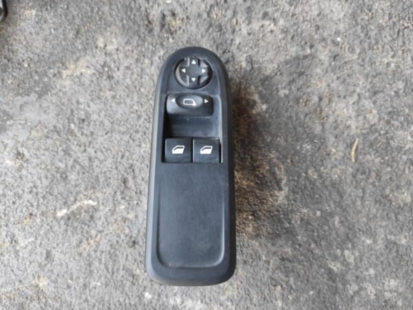 Mando elevalunas delantero izquierdo Citroen C3 II (Fase II, 2013) 1.4 HDi (68 cv)