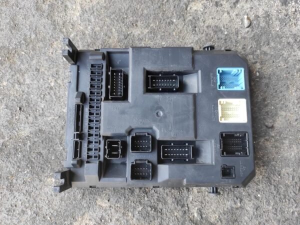 Caja de reles / fusibles Citroen C3 II (Fase II, 2013) 1.4 HDi (68 cv)