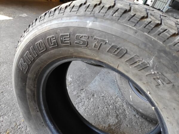 Nuemático Bridgestone 255/65R17. - Imagen 3