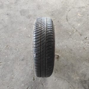 Nuemático Michelin 155/65R14.