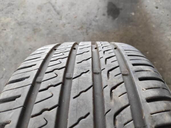 Nuemático Barum 215/40R17. - Imagen 4