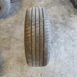 Nuemático Firestone 205/55R16, año 2021.