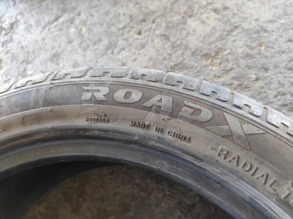 Juego de Neumáticos Roadstone 205/50R17, año 2023. - Imagen 3