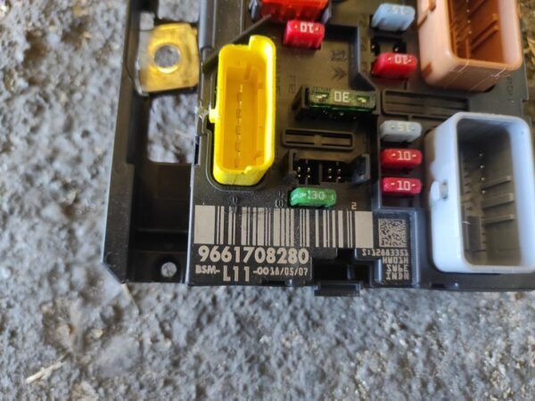 Caja de reles / fusibles Peugeot 207 1.4 HDi (68cv) - Imagen 2