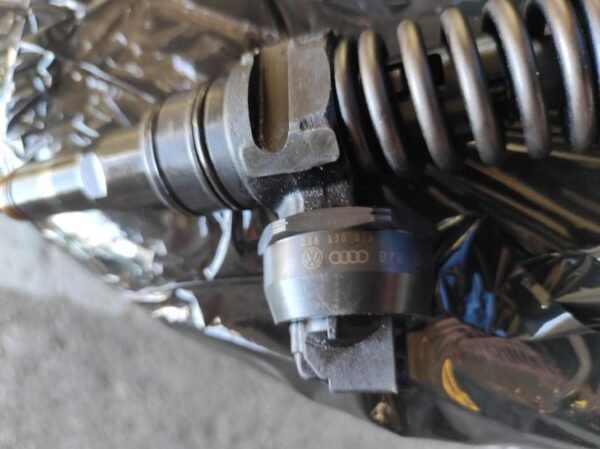 Inyector Volkswagen Golf V 1.9 TDI (105 cv) - Imagen 2