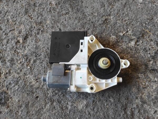 Motor elevalunas delantero derecho Audi A3 (8P) 1.9 TDI (105 cv) - Imagen 2