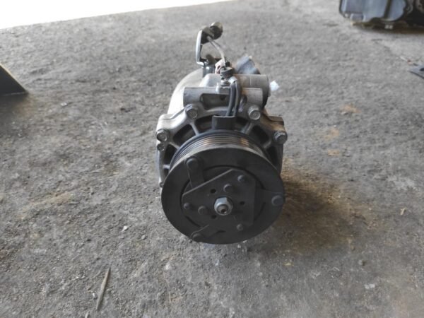 Compresor aire acondicionado Mitsubishi Grandis 2.0 DI-D (136 cv) - Imagen 2