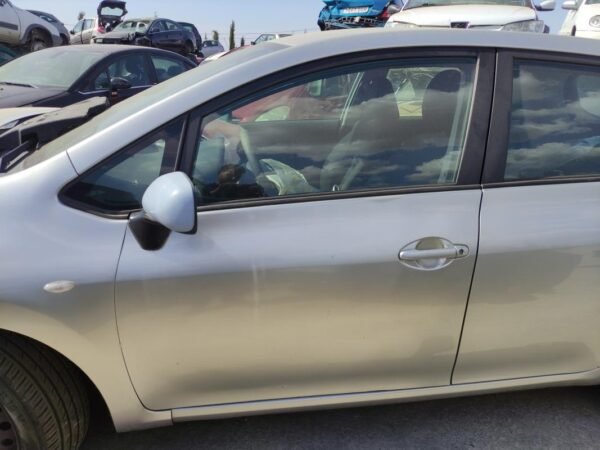 Puerta delantera izquierda Toyota Auris I 2.0 D-4D (126 cv)