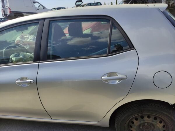 Puerta trasera izquierda Toyota Auris I 2.0 D-4D (126 cv)