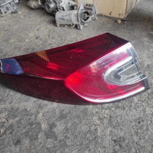 Piloto trasero izquierdo Renault Megane III Grandtour 1.5 DCI (106 CV)